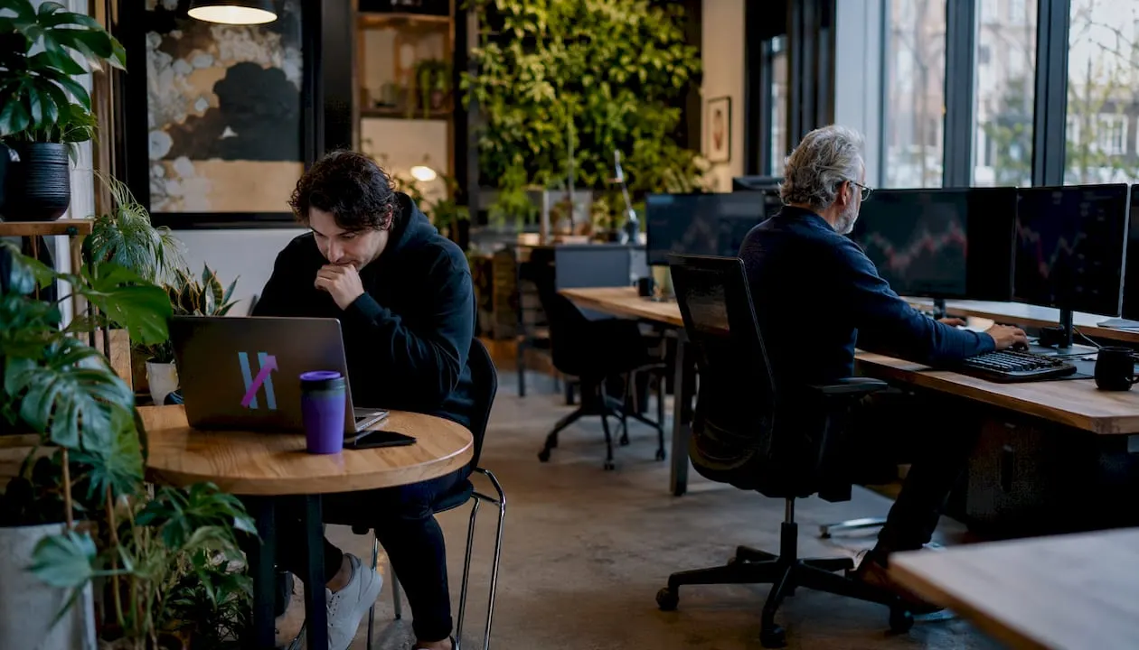 Comparison of retail and institutional trading workspaces